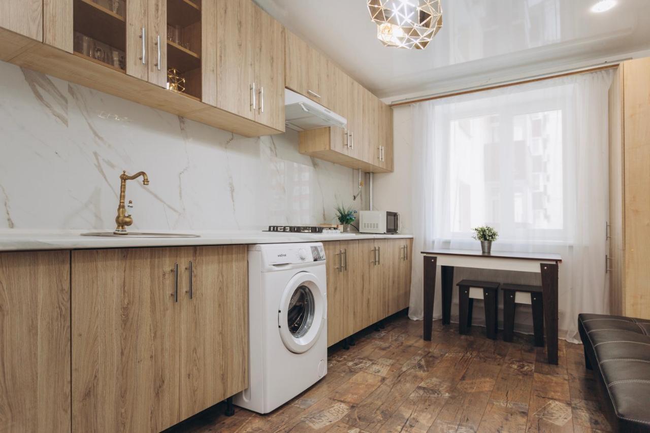 סומי Luxe Apartments 5.26 Near Lavina 5 Floor מראה חיצוני תמונה